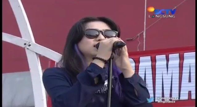 Penampilan <a href="/isyanasarasvati/">Isyana Sarasvati</a> bawain single terbarunya "Kau Adalah" di <a href="/InboxSCTV_/">Inbox SCTV</a>