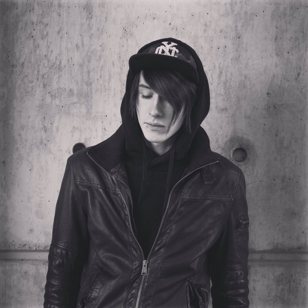 alexgresham_'s tweet photo. Luv @notseanstaley Nu music soon🎶🎶 #strangercandy #edm #trapmusic #housemusic #futurebass #edmlife #alexgresham https://t.co/teJQ3ZyYbc
