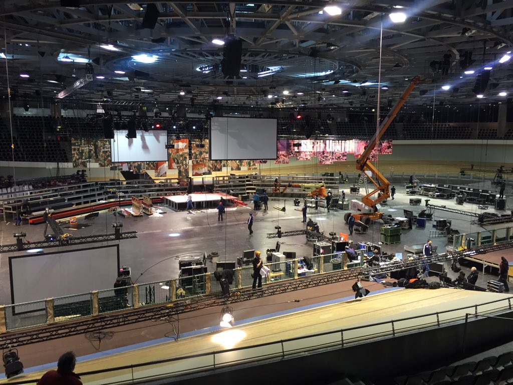 Vorbereitungen für eine große Feier !
M o r g e n !