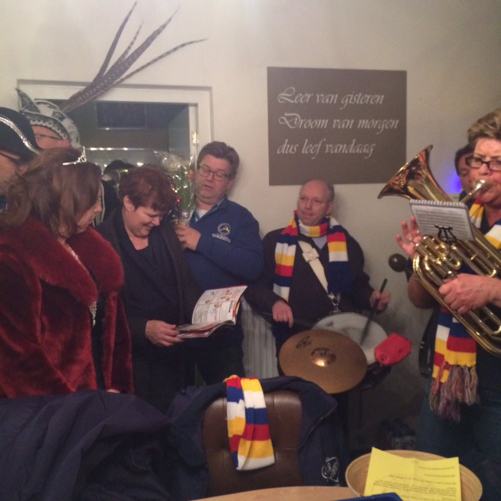 1e exemplaar #Bokkendonker voor Willem Jan en Margot in #Bokkendonk, voor alles wat zij doen voor carnaval!