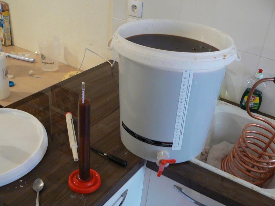 bear_cuff's tweet photo. Dimanche je brassais la NAZ #brassage #bière #beer #homemadebeer #bièremaison #détente #plaisir #BearCuff https://t.co/AS93VON1Jc