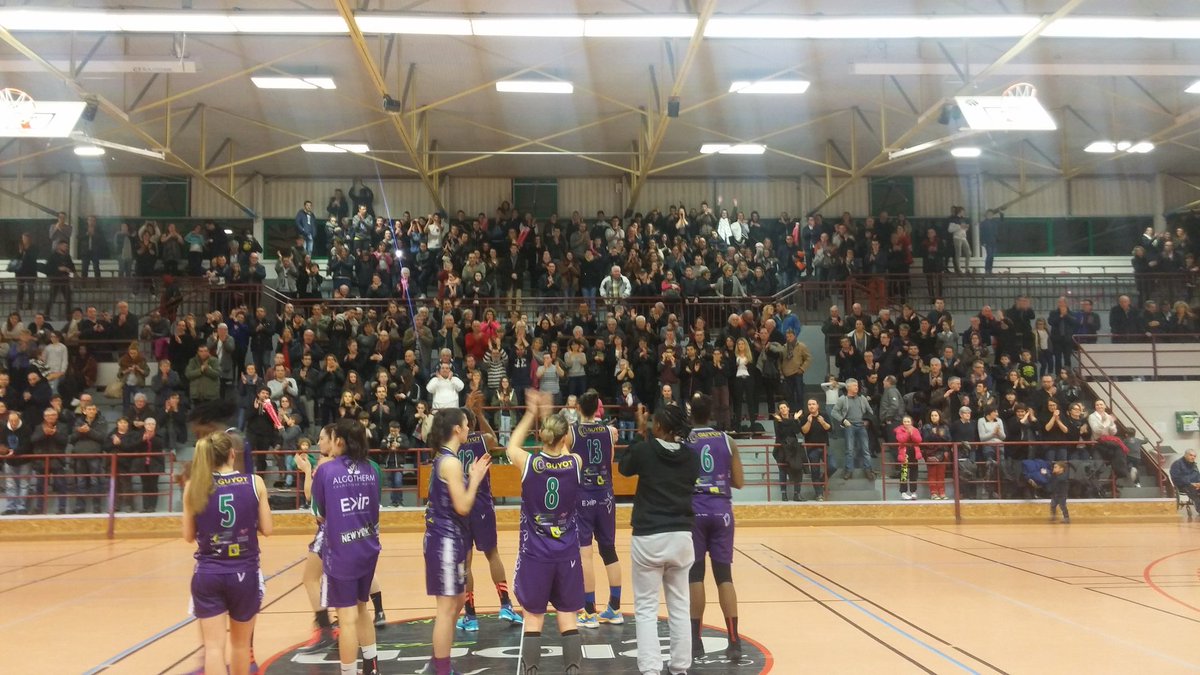 LBB_HN's tweet photo. #LF2  #J6 @landerneau_bb / @CharnayBasket 
Victoire 64/61
Que ce fût difficile.
Merci au public https://t.co/7QZgDdVaFs