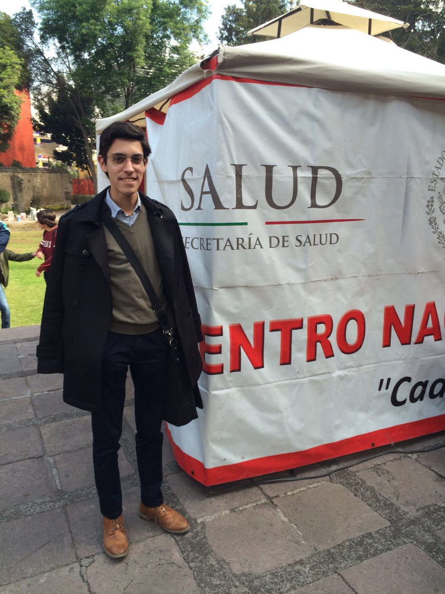 FilosofiaUP's tweet photo. 'Donaría sangre si tuviera'.
@JoaquinCruzL, Pdte. @SenadoFilosofa. Campaña de donación. @UPMexico #humansofmixcoac https://t.co/VryvMKugOP