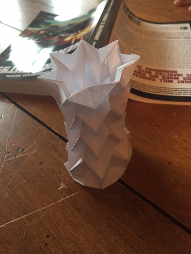 DocMegPJ's tweet photo. Taking paper folding to a whole new level! #origami #foldthis #hackpaper https://t.co/PTHtBbFQi8