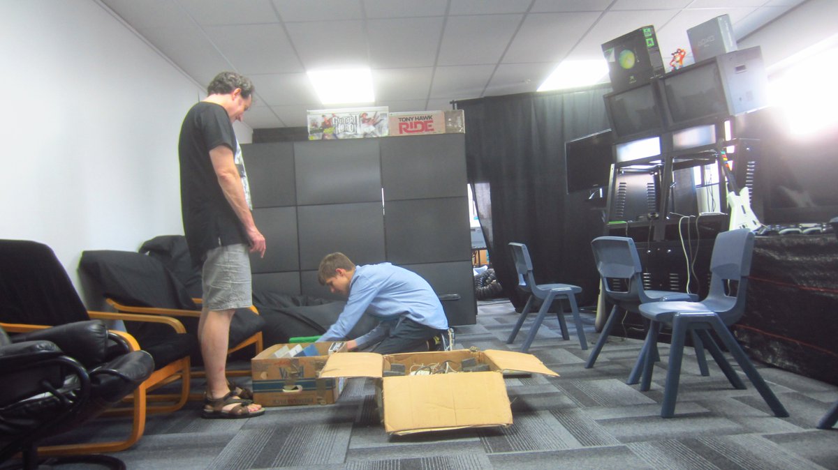 techvananz's tweet photo. Good ol' Nathan having some fun and fixing the Philips CDI 605!
#techvananz https://t.co/IjMNZepMpp