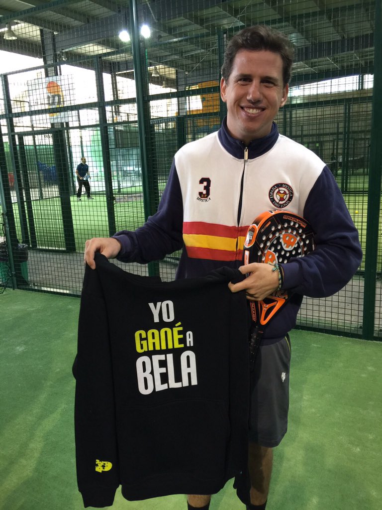 Pro_Collection's tweet photo. ¿Qué os parece el reto que le hemos propuesto al crack de @paquito_navarro? ✌🏼️🎾🔝 https://t.co/kTkVvCN0Vl #pádel https://t.co/owdiIshuSH
