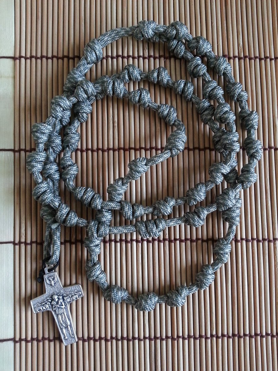 erwinmarkmata1's tweet photo. Paracord rosary with Good Shepherd cross. #Rosary #PrayTheRosary #LittlePrayers #Catholic #HailMary #Paracord https://t.co/IenhdVtDrK