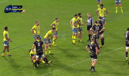 SkySportsRugby's tweet image. Clermont's Viktor Kolelishvili banned for 14 weeks for this push on referee Wayne Barnes:
skysports.tv/dTCawh