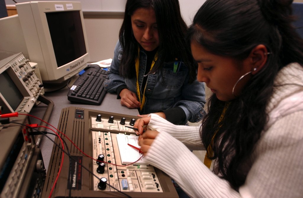 washcoaide's tweet photo. Volunteers needed for @AlohaHighSchool STEM Career Fair.
https://t.co/9Ob08pu7Rp https://t.co/Wz6TyJqCBc