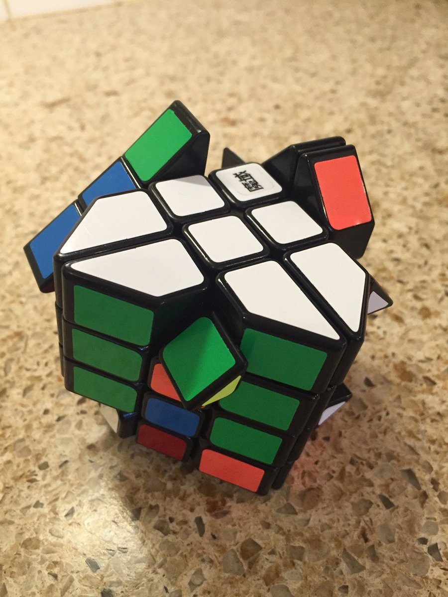 thecubeclass's tweet image. Getting close to solving this!  #moyu #fishercube #notutorials