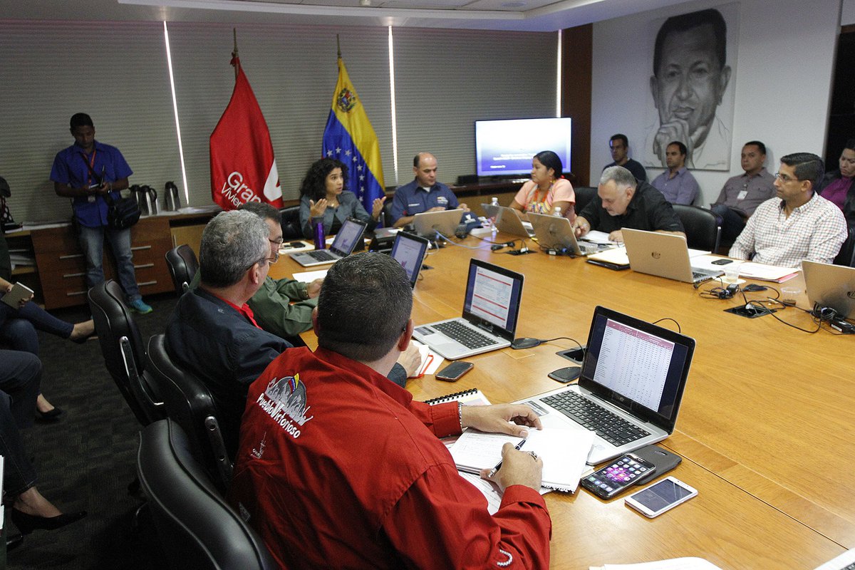 Min. <a href="/MQuevedoF/">Manuel Quevedo</a>: La #GMVV garantiza, La propiedad unifamiliar y Multifamiliar a las familias venezolanas