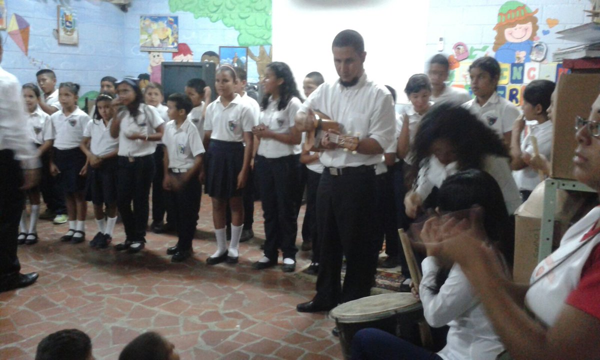 ModLaBatalla's tweet image. Presentación Modulo la Batalla en el Instituto &quot;#FEyALEGRIA&quot; del Bolívar !&quot;
