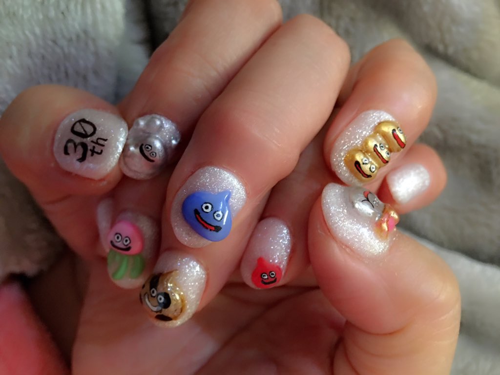 しぶとい中川翔子 母 桂子のネイルがドラクエ30周年バージョンにレベルアップしてる スライム スライムベス ぶちスライム ベホマスライム ゴールデントーテム はぐれメタル メタルキング いいなぁー T Co 5htfi2xue7