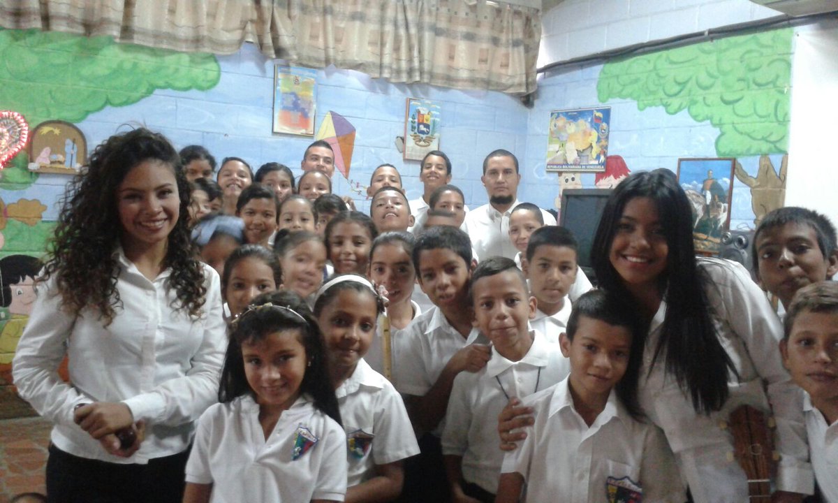 ModLaBatalla's tweet image. Compartir Navideño en el Instituto Fe y Alegria del &quot;Bolívar&quot; junto al Módulo &quot;La Batalla!&quot;