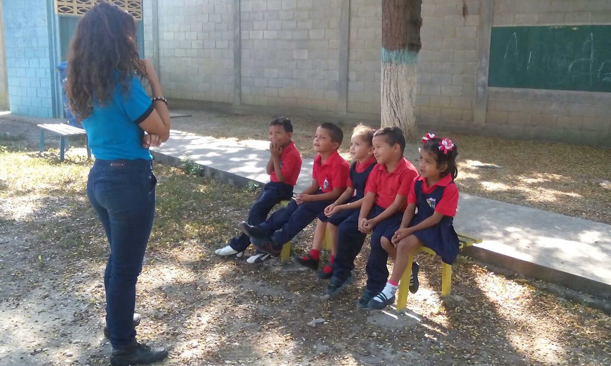 ModLaBatalla's tweet image. La Educación es una vocación ... No hay barreras para la MÚSICA
 Profesora Jessica Mendoza #ModuloLaBatalla .