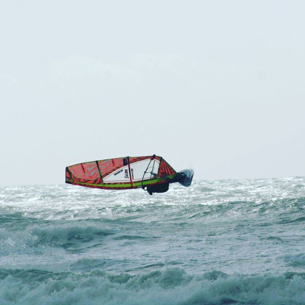 weKitesurf's tweet photo. Backloop of the week ep.1.... #robertoriccidesigns #maverxmasts #al360 #windsurfing #windsurf #kitesurfing #kitesur… https://t.co/vV9sGlgk6i