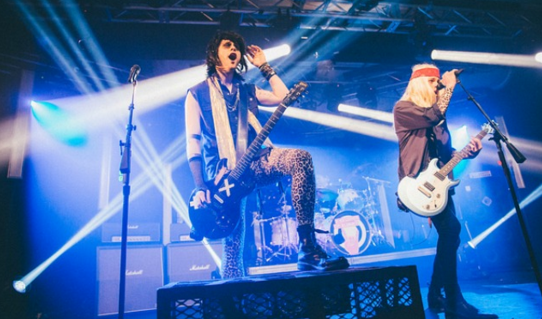 iHeartRadio's tweet photo. Any other @5SOS fans still dream about this show? #5sosfam @Michael5SOS https://t.co/KWifEjC1vL