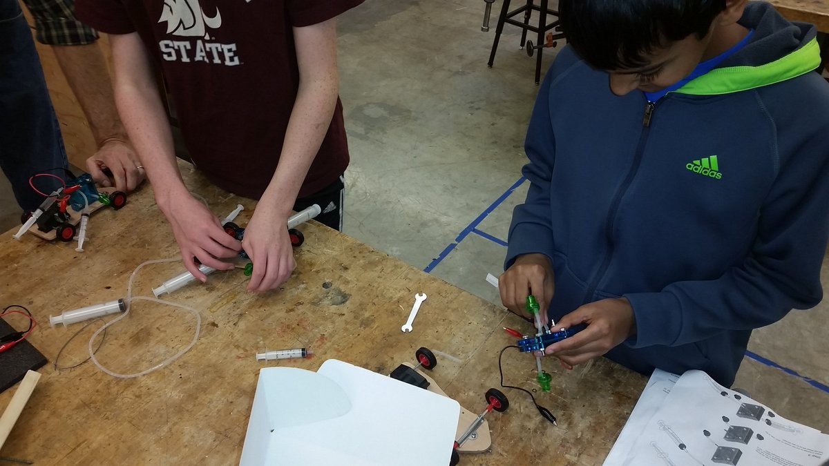 LMSprincipals's tweet image. Working on hydrogen cell powered cars in Mr. Davis&apos; class.  Kids are engaged and excited.  #awspstem #lmsproud