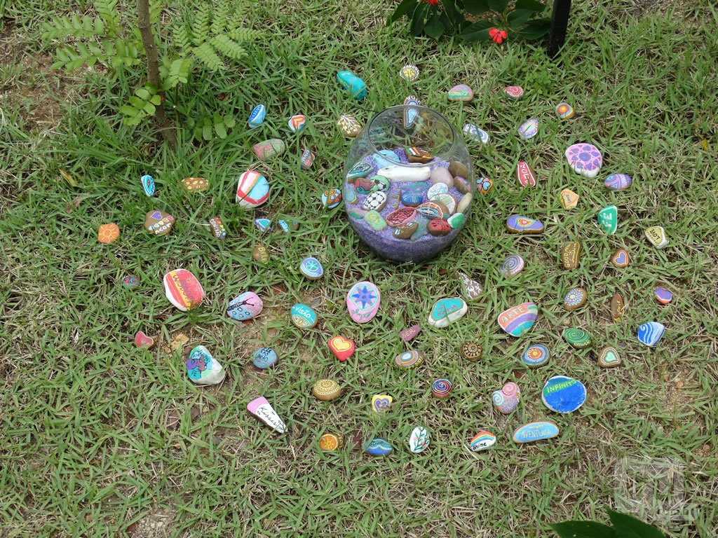 DeborahDubner's tweet photo. #umagradecimentopordia Inaugurar Dança Circular no Parque Taboão em #itu. Roda de #gratidão. <3 #blessing #stones https://t.co/MVqpr8u6tP