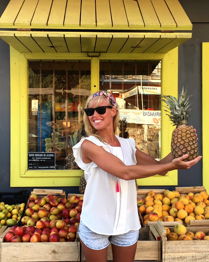 im__queen's tweet photo. #MercadoAmarillo 🌟🍍🌻👒 https://t.co/ScisL4eO91