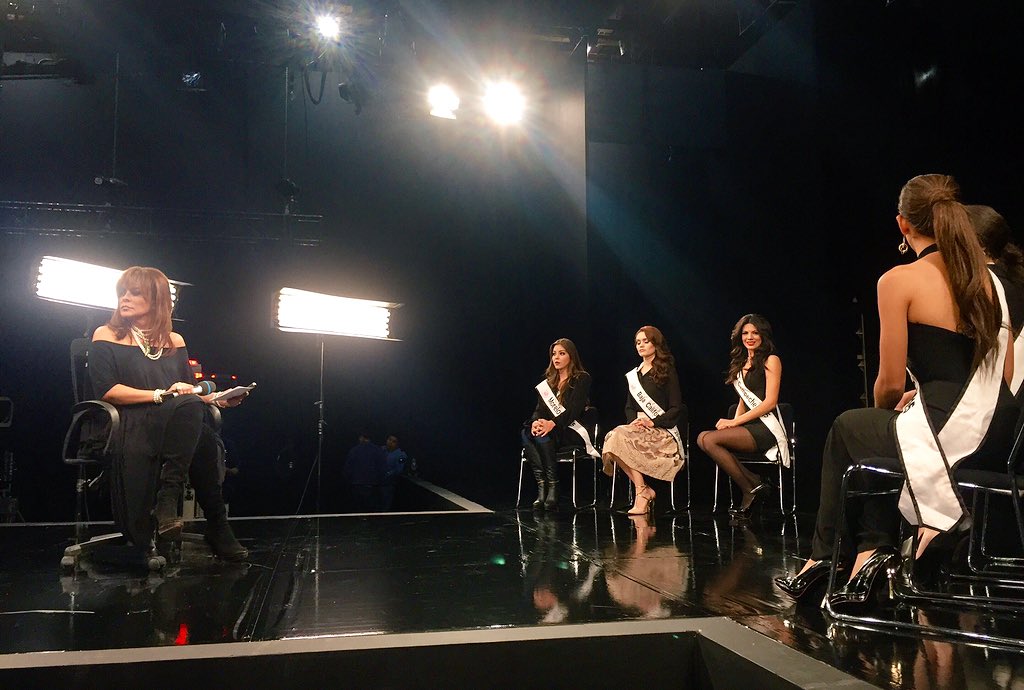 LupJonesof's tweet photo. A punto de empezar el #RetoDebate! La moderadora será @MaraCastaneda, gracias por acompañarnos! #NuestraBellezaMx https://t.co/veMK4M2gps