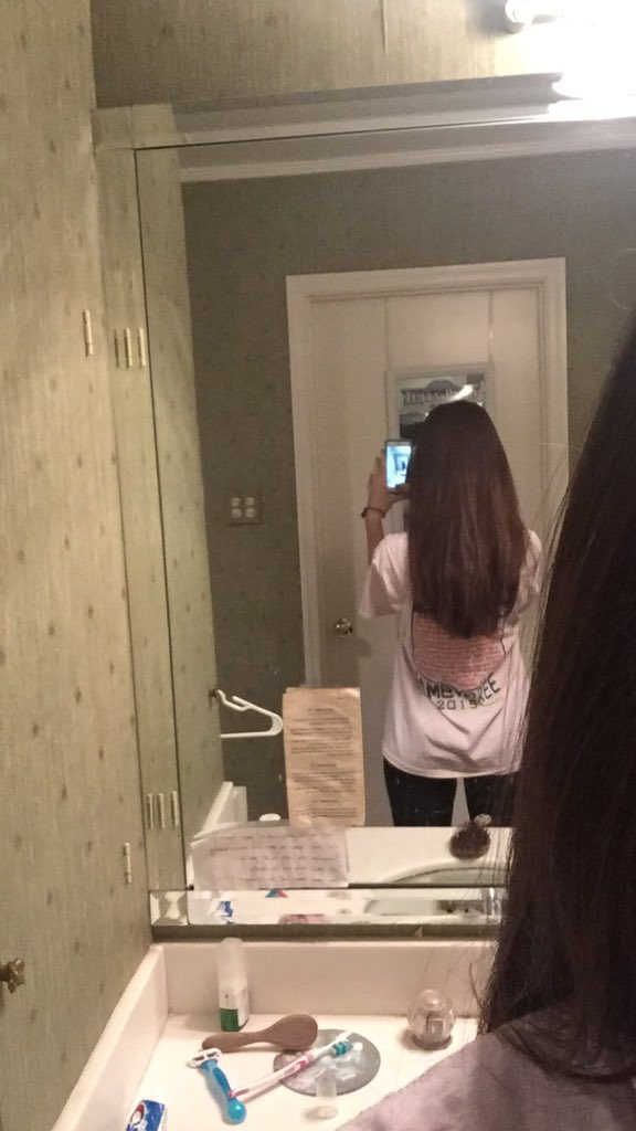 culiajorso's tweet photo. Can't believe I actually chopped my hair. #fiveinches https://t.co/PwA3bhFxEd
