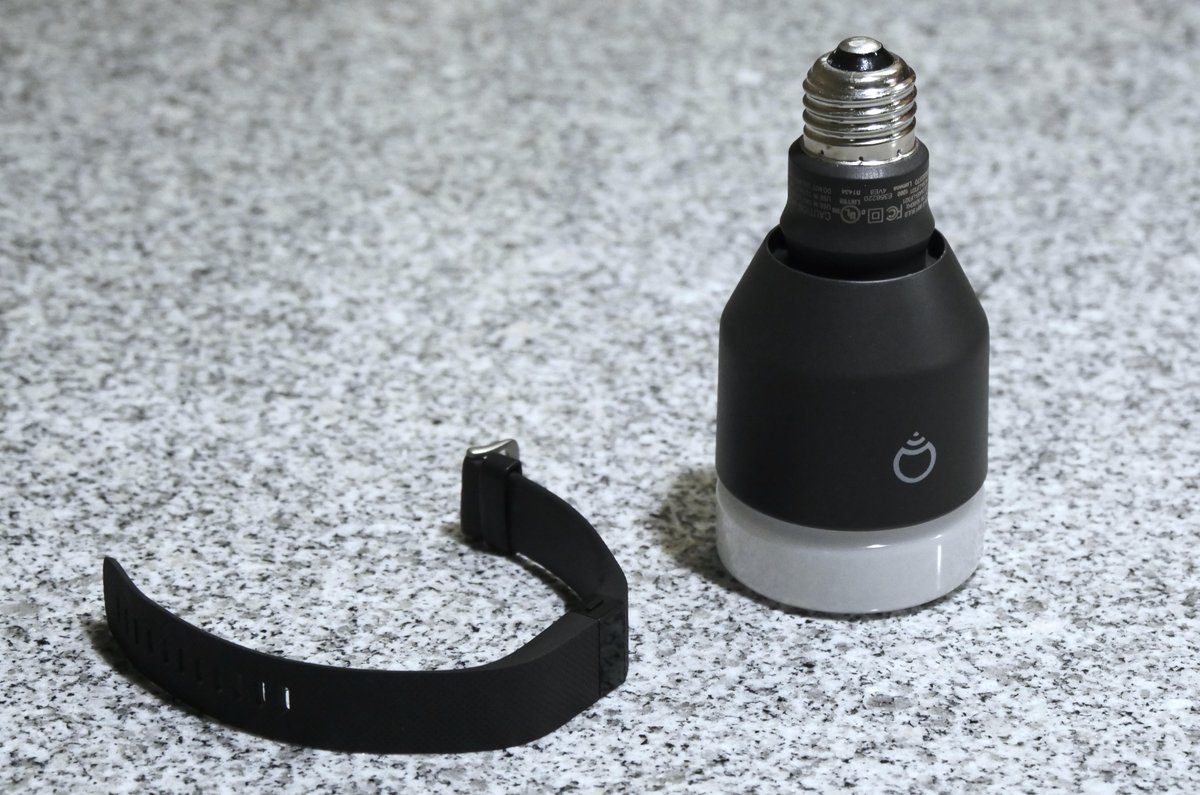 CNET's tweet photo. Set your smart lights to turn on gradually as you wake up https://t.co/m20Q3JHZ3a https://t.co/rKy1llS4XG