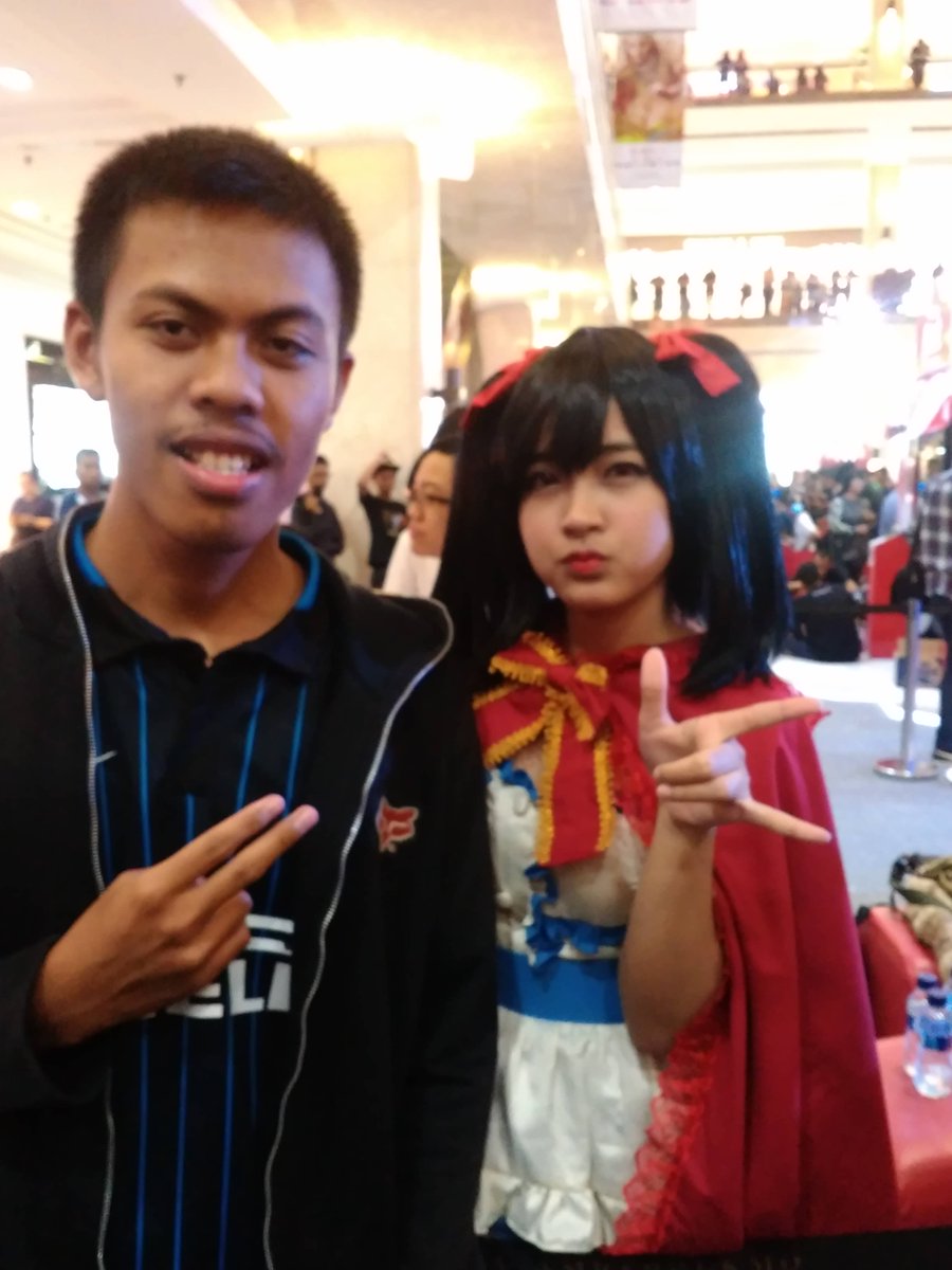 Muh_Rifai13's tweet photo. With Mbak Donna Visca #Amplaz #Cosplay #TelkomselFest https://t.co/dJhTRtMTHq
