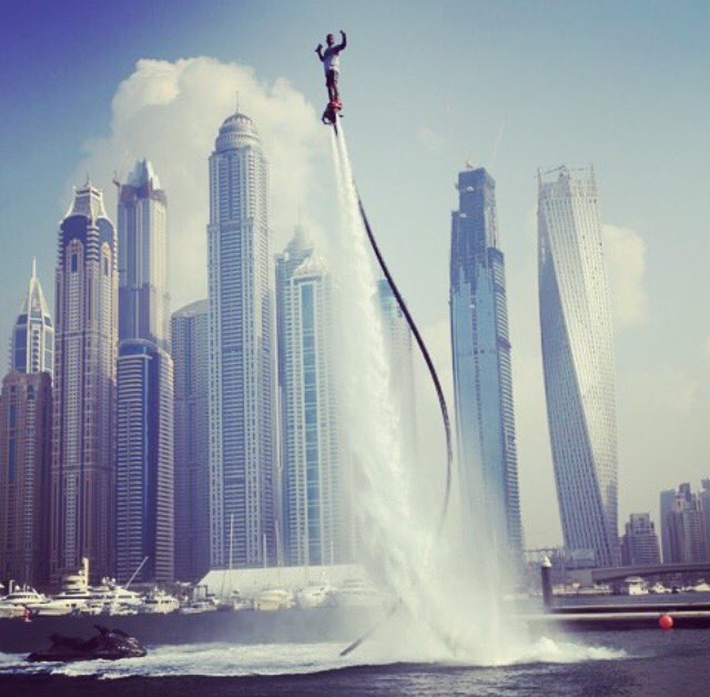Algunos se atreven a volar más alto de lo normal #Flyboard