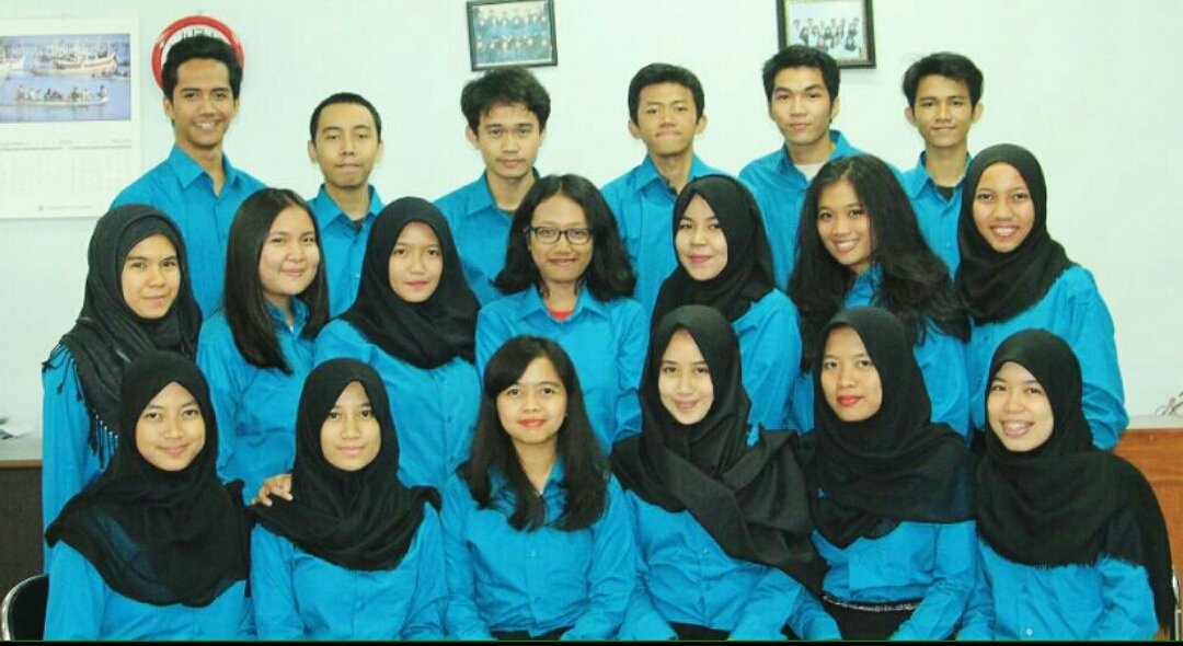 Assisten &amp; Programmer Laboratorium Manajemen Lanjut 2015 regional Depok. Bagus yah, temboknya...