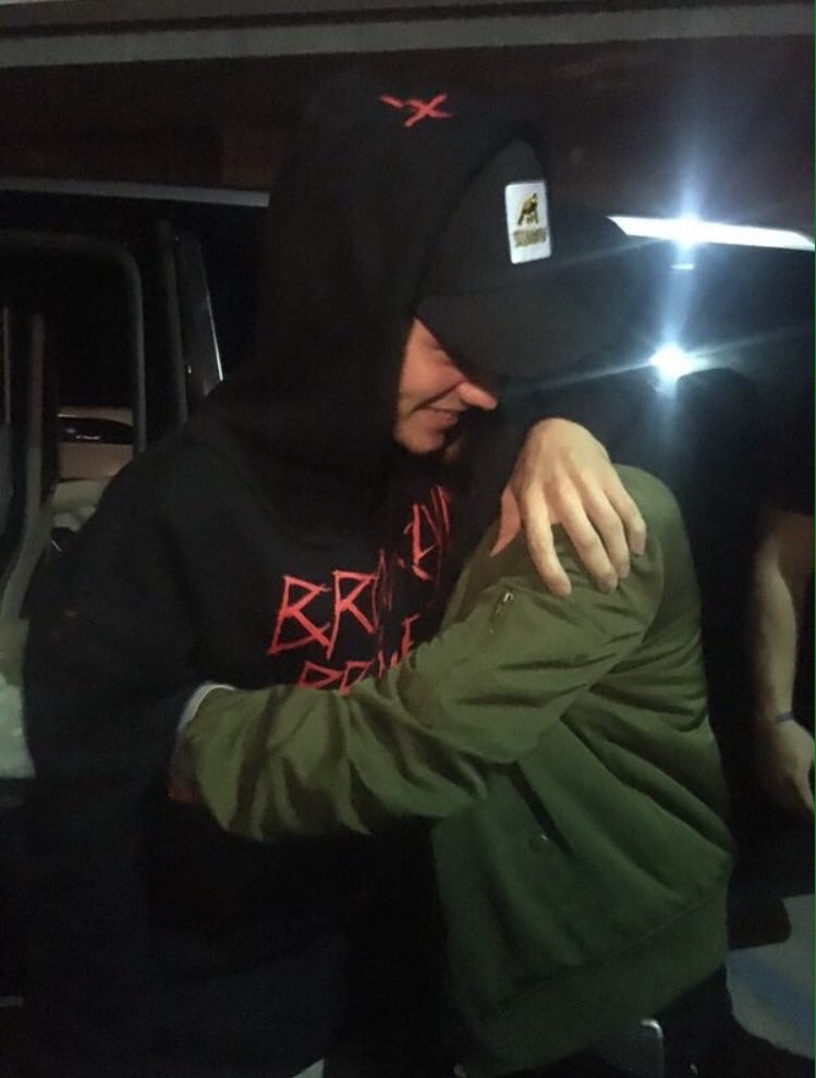 DREWTOKIO's tweet photo. 11:11 meet my whole world🌍💓 https://t.co/sUUBgXTlD5