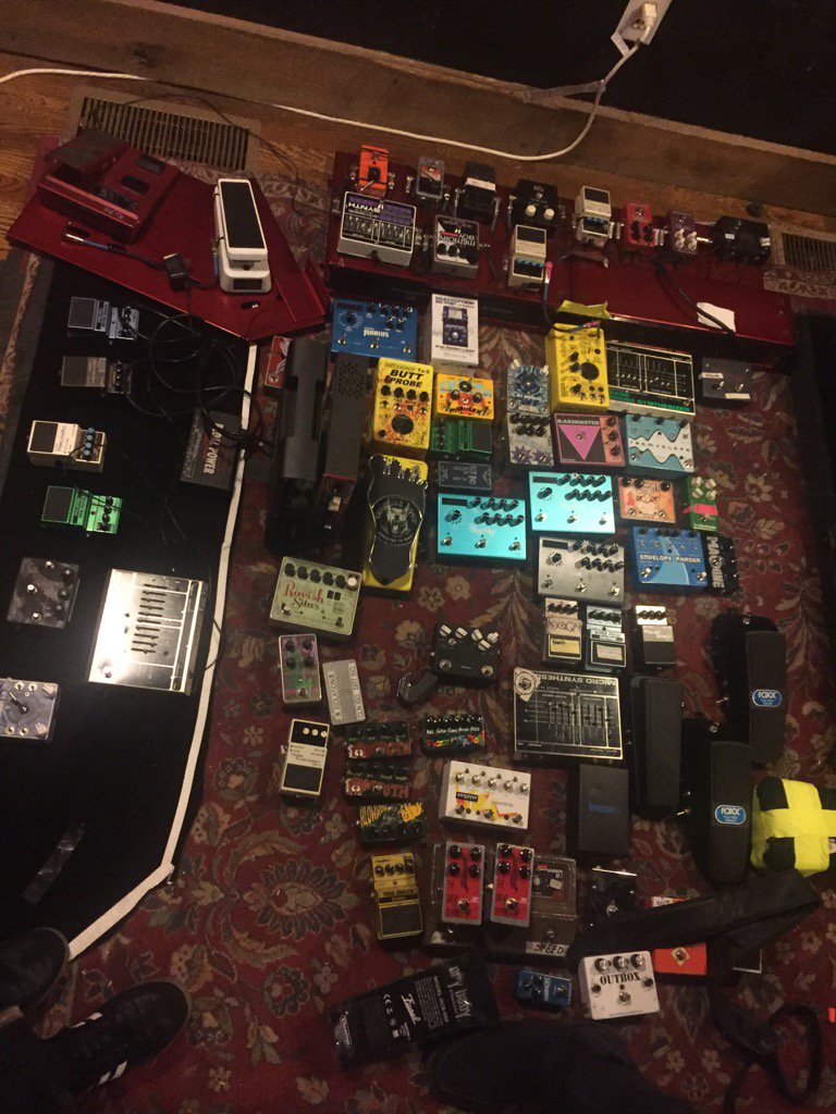 JC_SHAFFER's tweet photo. Analog FX pedal fest!! https://t.co/MyvG02Rpnm