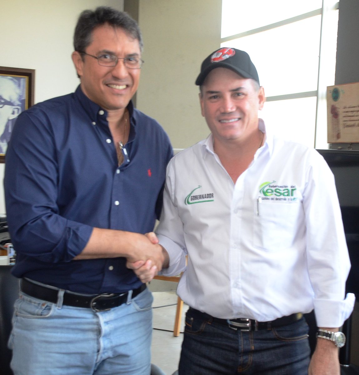 Interpolitico's tweet photo. Gobernador del Cesar @FrancoOvalle comprometido con el @FESVALLENATO https://t.co/wkuvnNt6T7 https://t.co/AZS4hXRAgk