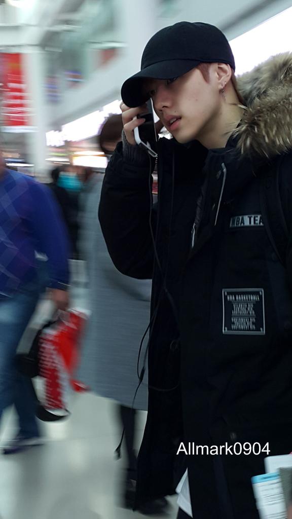 AllMark0904's tweet photo. 160120 #Mark Icn airport 😍😍 https://t.co/2zcLGPMOxp
