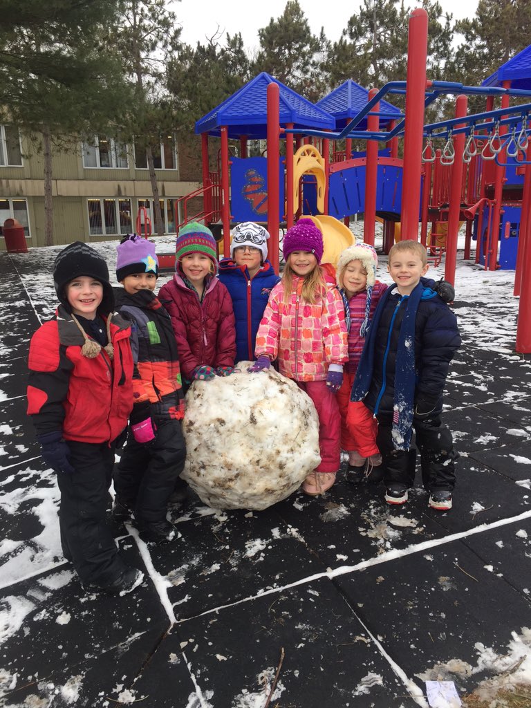 BarbieBking's tweet photo. Fun in the snow! @ACSRochester https://t.co/NjExQHyeTE