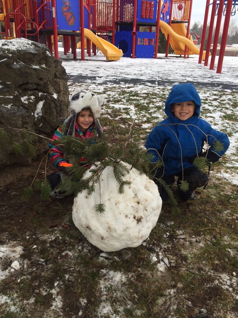 BarbieBking's tweet photo. Fun in the snow! @ACSRochester https://t.co/NjExQHyeTE