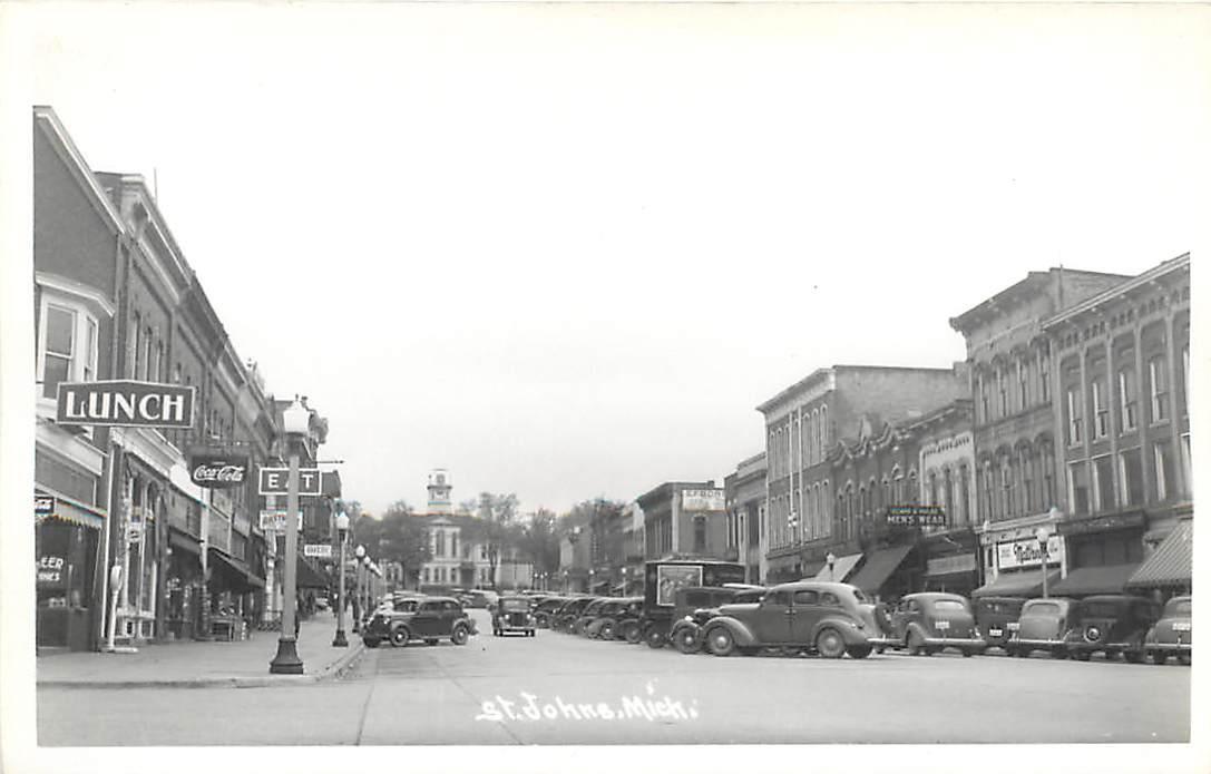 DigMichNews's tweet photo. RT @MichiganHist: Looking toward Clinton County Courthouse in St Johns - ca. 1940s (ebay)
#DigClinton #StJohnsMI https://t.co/jIEebOyEjx