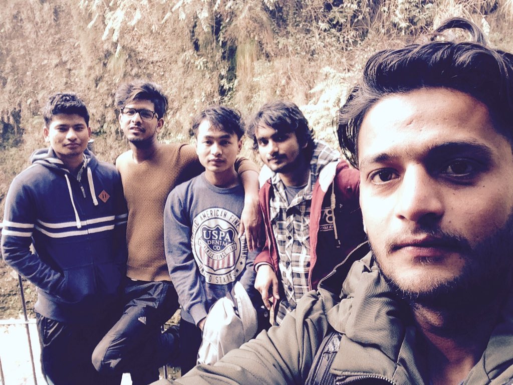 xsmzr1916's tweet photo. #vacation #pokhara #friends #devisfalls https://t.co/By7j0jcjsn