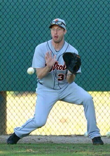 KorkedChicago's tweet photo. When your throwing partner is throwing 100mph at you from 15 feet away https://t.co/PMppRrU40x