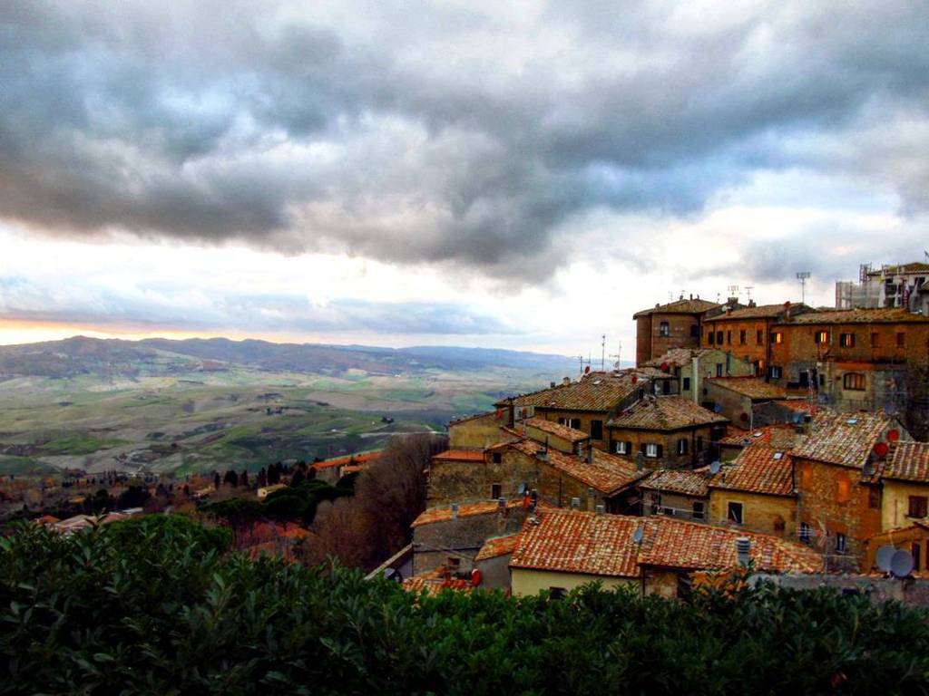 WeTuscany's tweet photo. Linda Volterra #italy #volterra #toscane #tuscany #sobosoldatoscana #clouds #medievalcity #medievalcastle #sunset_p… https://t.co/uVvVXHoxNt