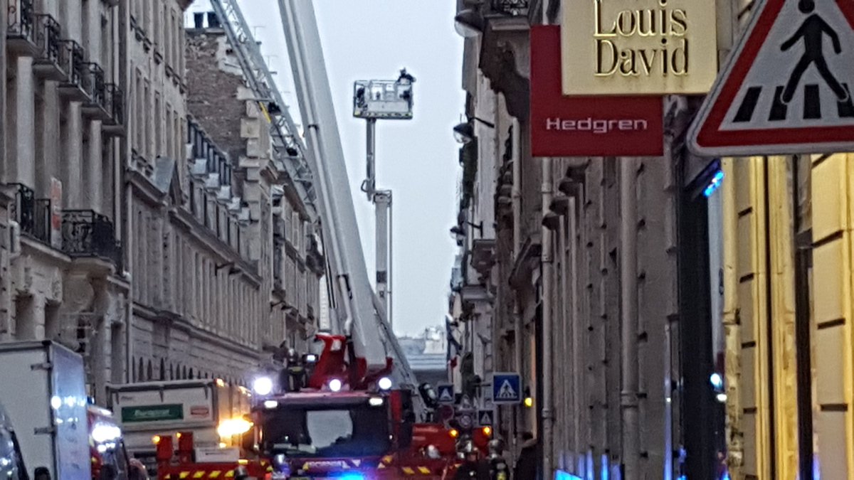 Chris_InShape's tweet photo. Fire at the Ritz Hotel in Paris / incendie à l'hôtel Ritz à Paris #policelife #copslive #policeofparis https://t.co/9lZOyl8PDG