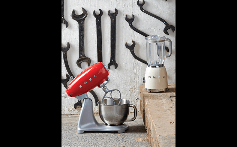 RenovatingMag's tweet photo. Retro 1950s-style toaster, kettle, stand mixer and blender in colours. https://t.co/Xz1P2AY5c2 https://t.co/3slvGSVYDS