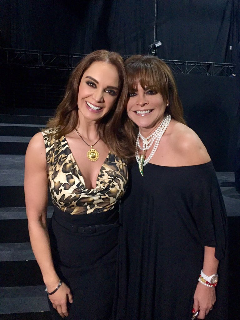LupJonesof's tweet photo. Gracias @MaraCastaneda por ser parte del #RetoDebate! Un placer tenerte en #NuestraBellezaMx https://t.co/cEPfGgzUJA