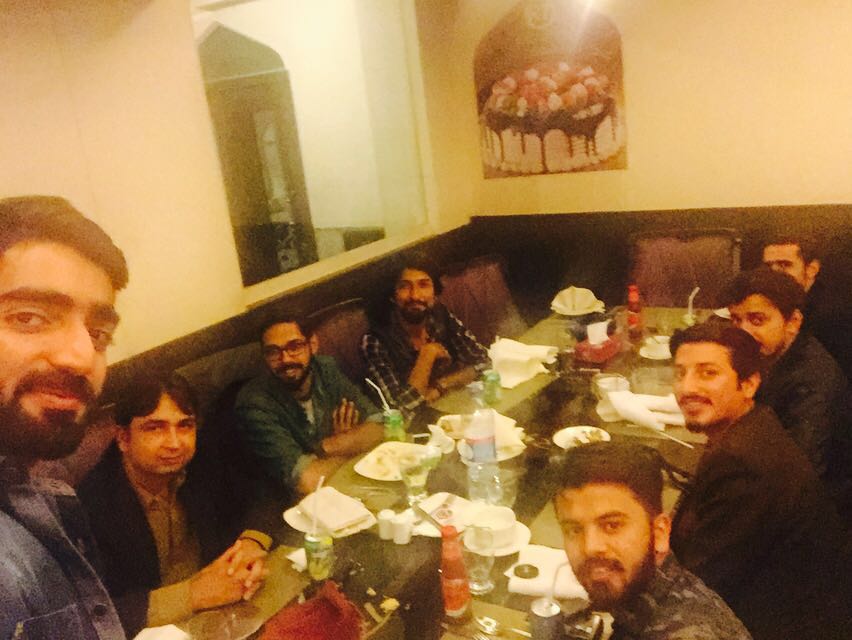 TahirKhattakk's tweet photo. Had a Dinner & Meetup with Jamali shb & @murad_lala at Royal Taj Hotel #Hyderabad !! 🍗🍖🍲🍺
#ExploringSindh https://t.co/Bwy8oXMhak