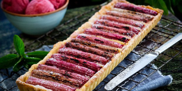 This roasted rhubarb tart with rhubarb sorbet is the ultimate summer dessert.
bit.ly/1WsQelQ