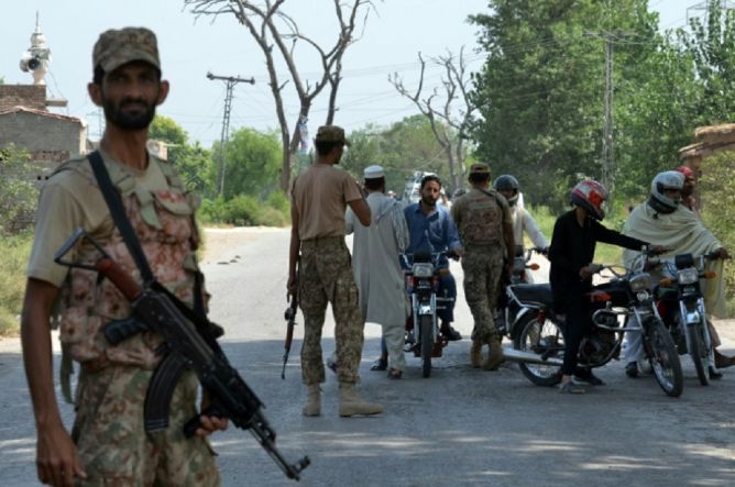 Pengendara Sepeda Motor Ledakkan Diri, 11 Tewas goo.gl/Y1HSWj