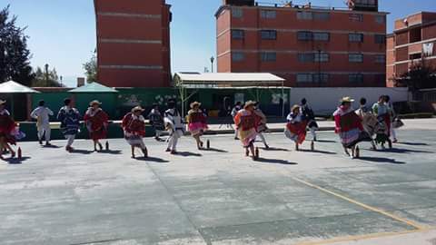 ReyesBryan65's tweet photo. @RoggerLara @Hectoralmeralla @somoscecytem @CecytemTultitla 
Preparandonos... #FENAC2016 #Danza...!! https://t.co/8ssl4XLkPG