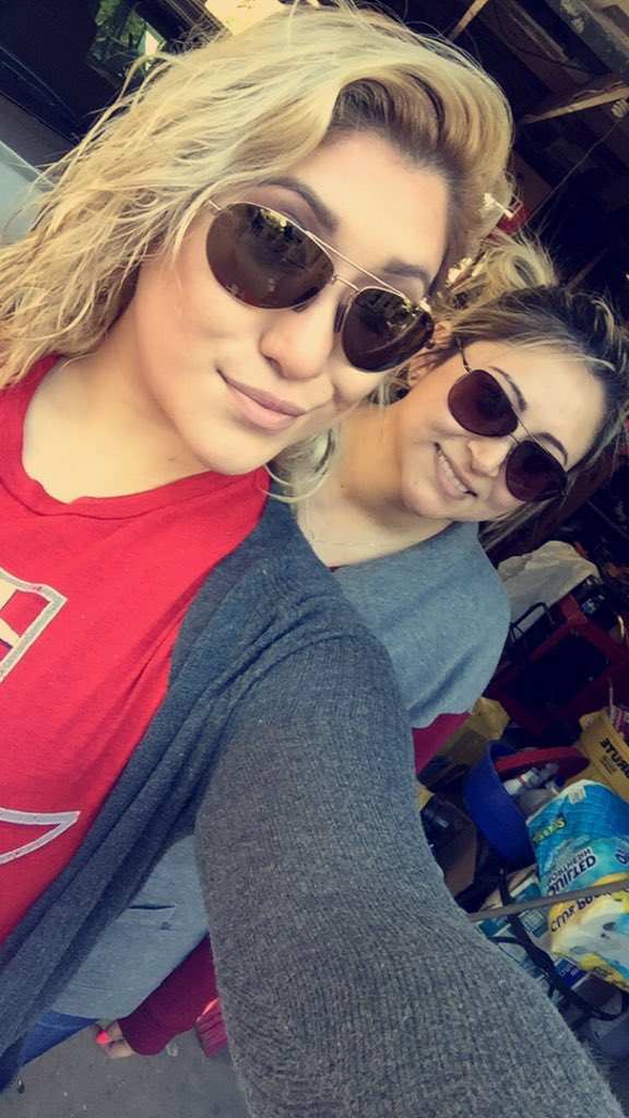 wrapgirlruby's tweet photo. With my better half. #sisterselfie #blondeshavemorefun https://t.co/2Qnud9RgZ2