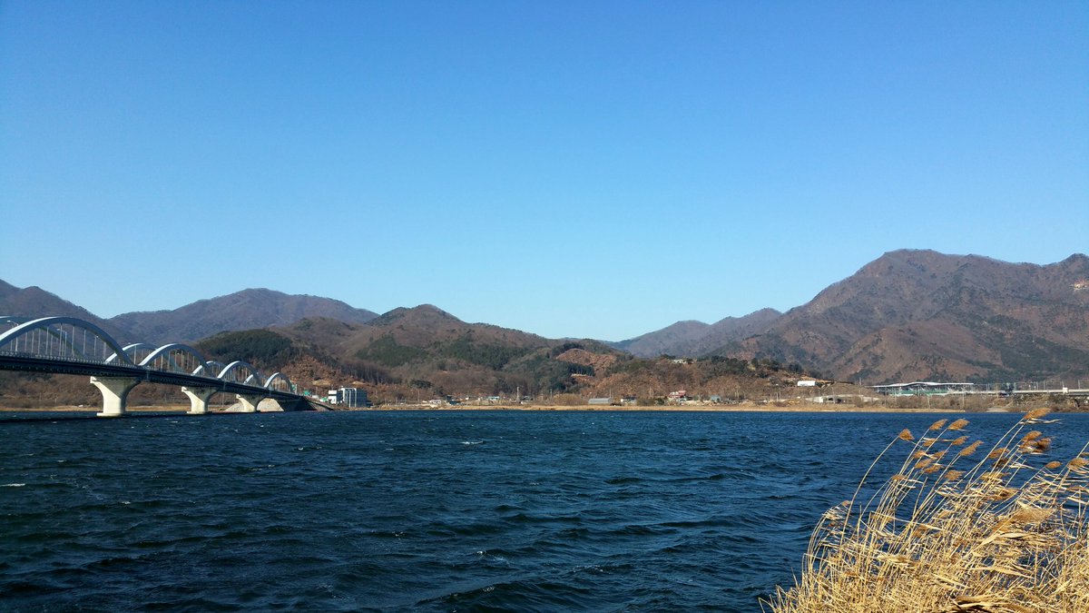 #겨울 
양수리의 겨울
(20160119/양평/갤S5)  

어제 양수리는 -11도에 바람이 마니 불어 춥더군요. 오늘도 추운날씨니 건강한 하루들 되세요 ~~~^^
 youtu.be/EPB8Wv05FV8