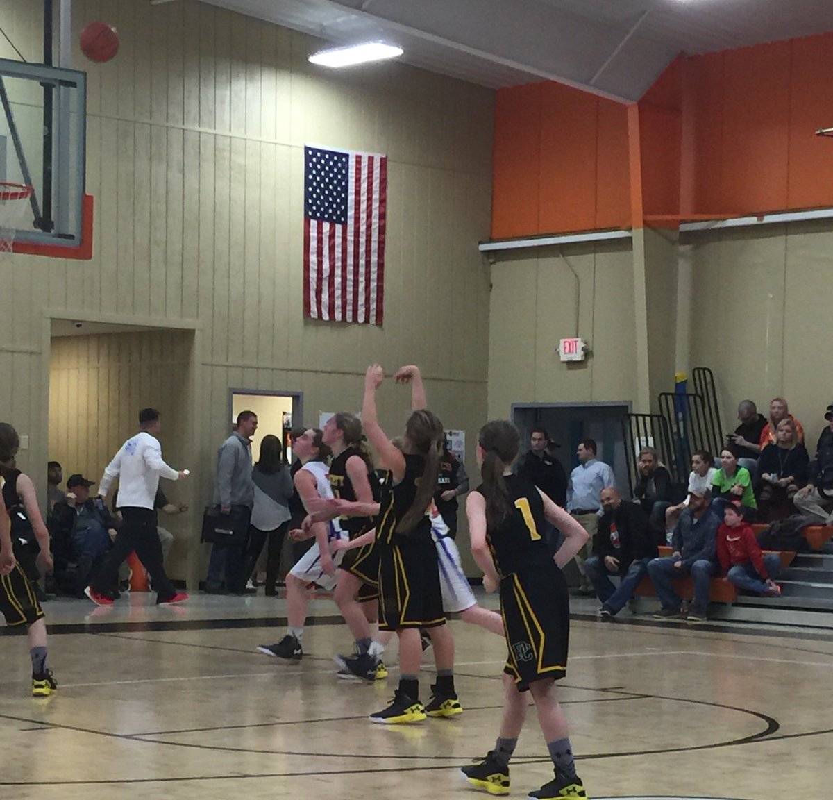 UCPrepShowcase's tweet photo. 2020 PG @ellysmith21 has 22pts (4 3’s) 2nite@ Haile Tourn. #futurestarnow #shooter https://t.co/KZn4DP3dti